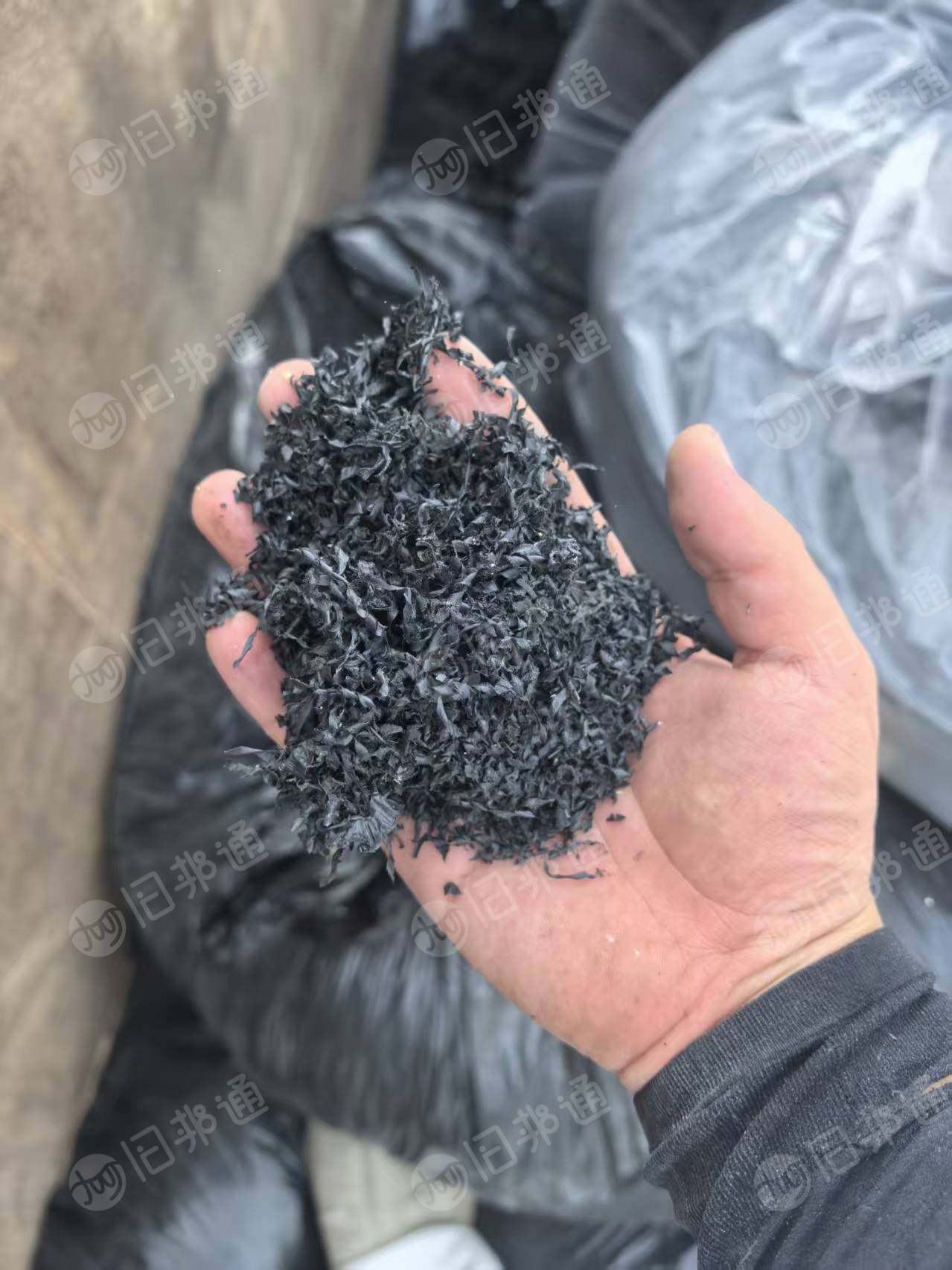 出售汽车厂下来的PP/PC刨花料，现货10来吨