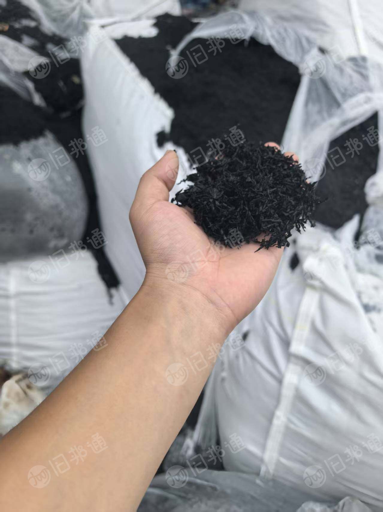 出售汽车厂下来的PP/PC刨花料，现货10来吨