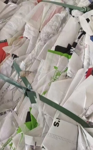 长期大量出售无纺布边料，PP无纺布手提袋边角料，各种无纺布，月供300吨等，厂在江苏常州