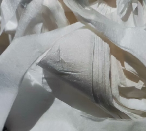 出售水刺无纺布边角料，水刺天丝，无纺布边料，现货有十几吨，货在广东广州