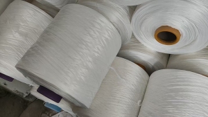 出售涤纶打绳丝，涤纶丝，现货有十几吨，货在江苏苏州常熟