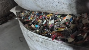 长期出售盐漂花丙破碎料，现货2挂车