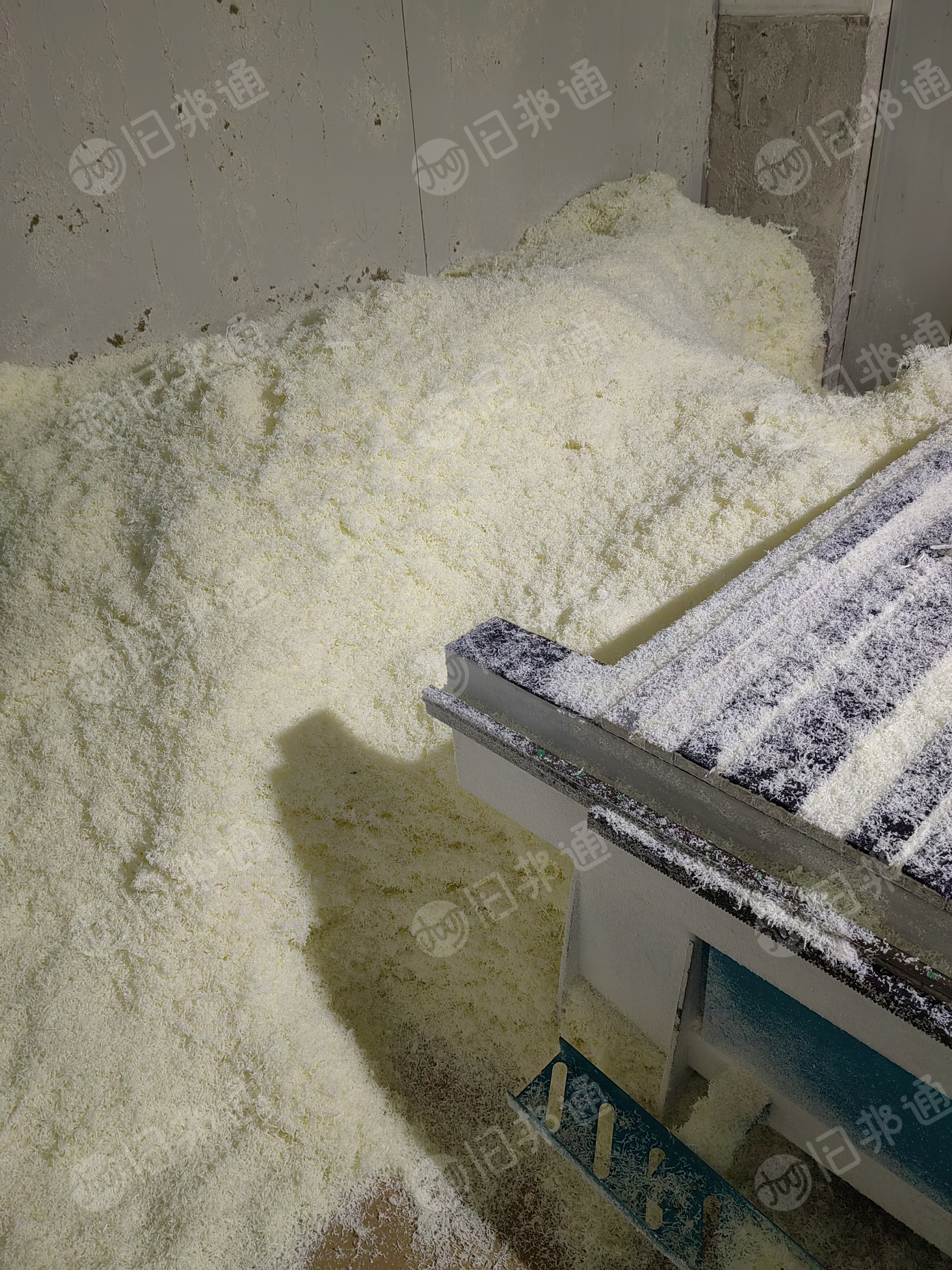 出售ABS粉碎料，米黄色的，纸托模具下来的，现货十几吨