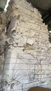 长期大量收购白卡纸边角料，花卡纸边角料，带膜和无膜都收