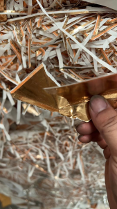 常年大量回收金银卡边角料，带膜和无膜都收