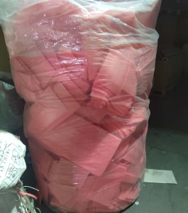 出售珍珠棉废料，现货600公斤左右，红色白色都有
