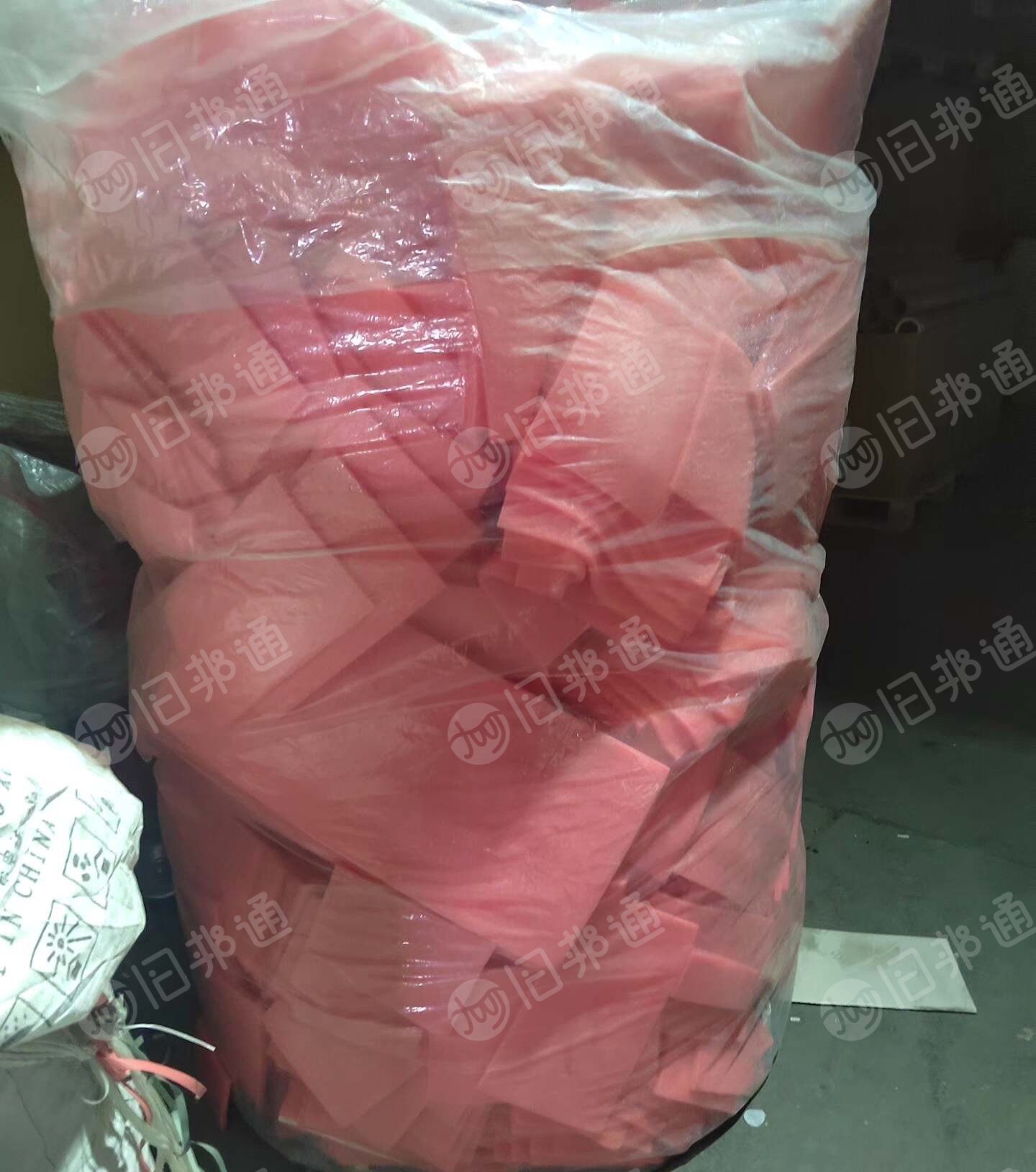 出售珍珠棉废料,现货600公斤左右,红色白色都有