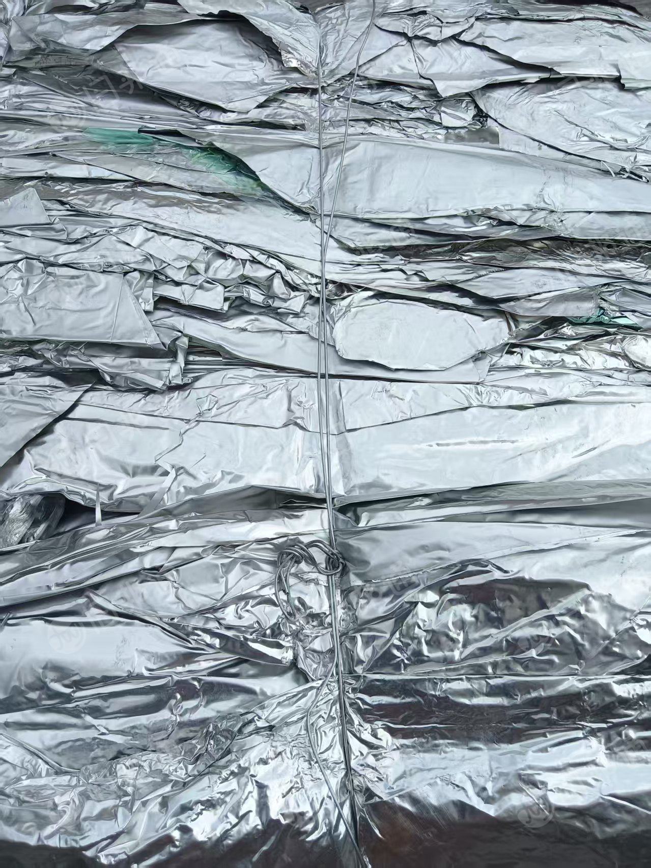 出售高铝塑膜废料，含铝65%以上，现货13米一车