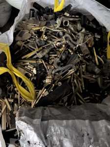 大量出售废铜，黄铜、紫铜、光亮铜都有，现货60吨