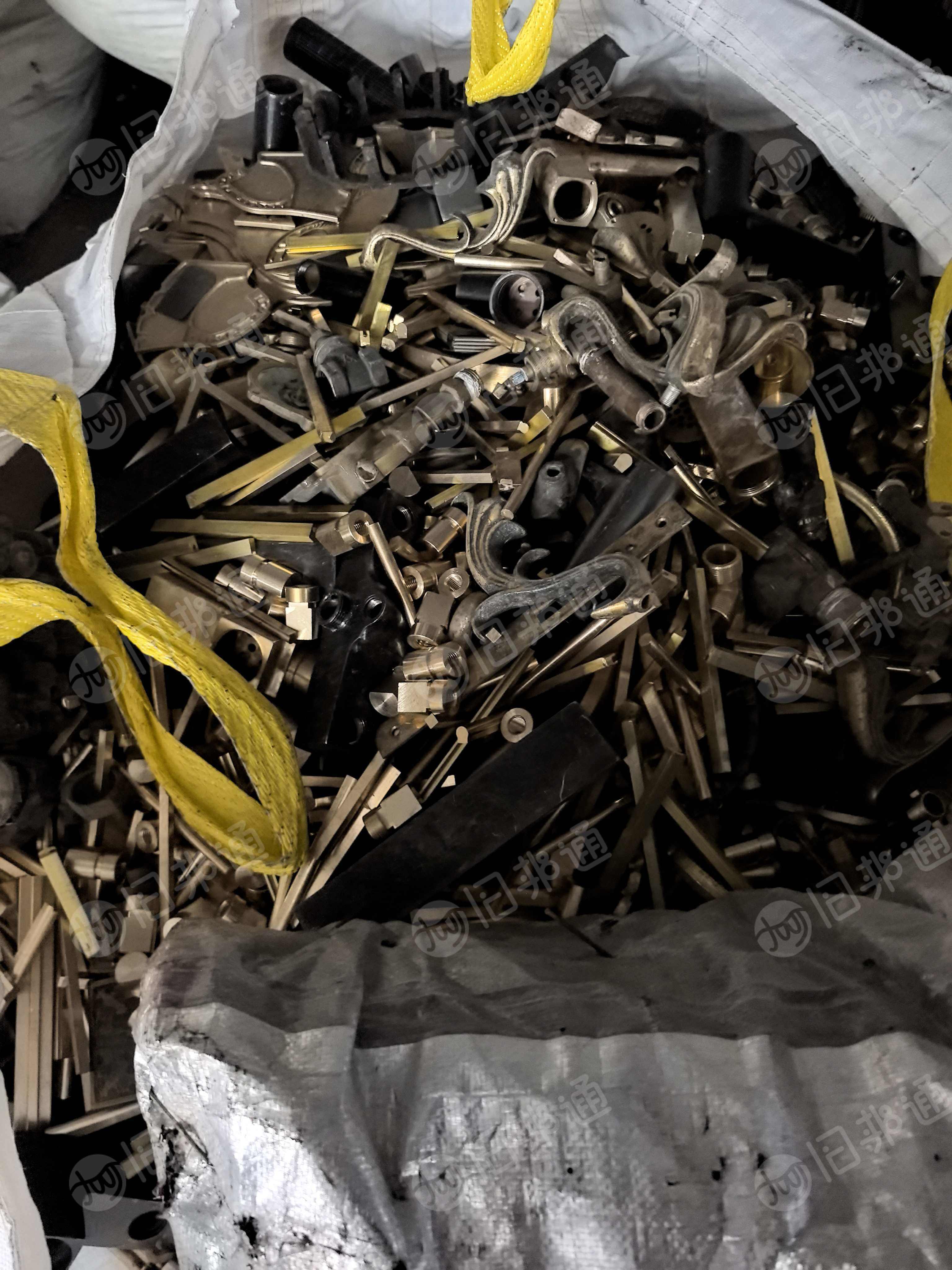 大量出售废铜,黄铜、紫铜、光亮铜都有,现货60吨