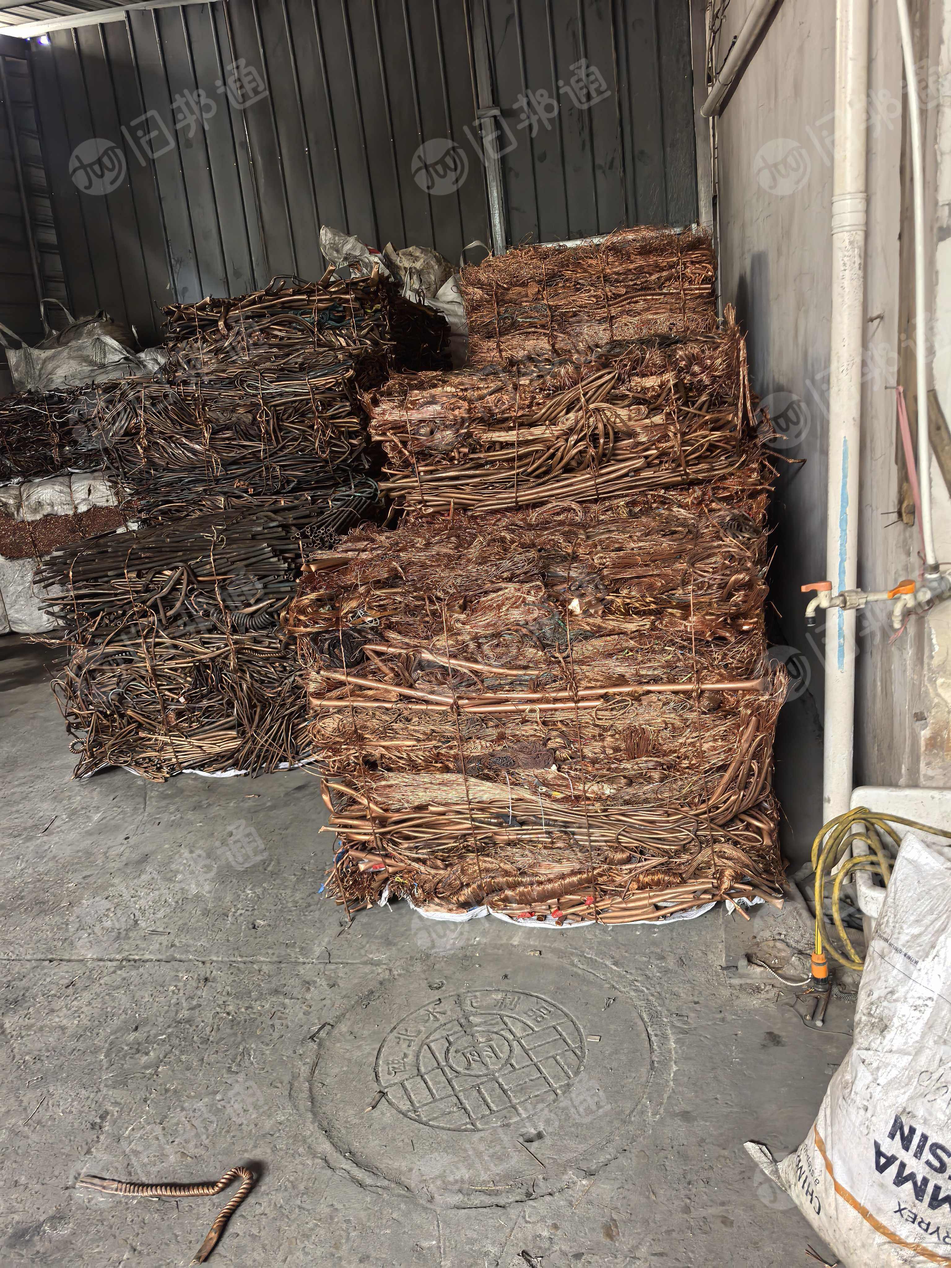 大量出售废铜，黄铜、紫铜、光亮铜都有，现货60吨