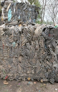 出售螺纹管压块，波纹管压块