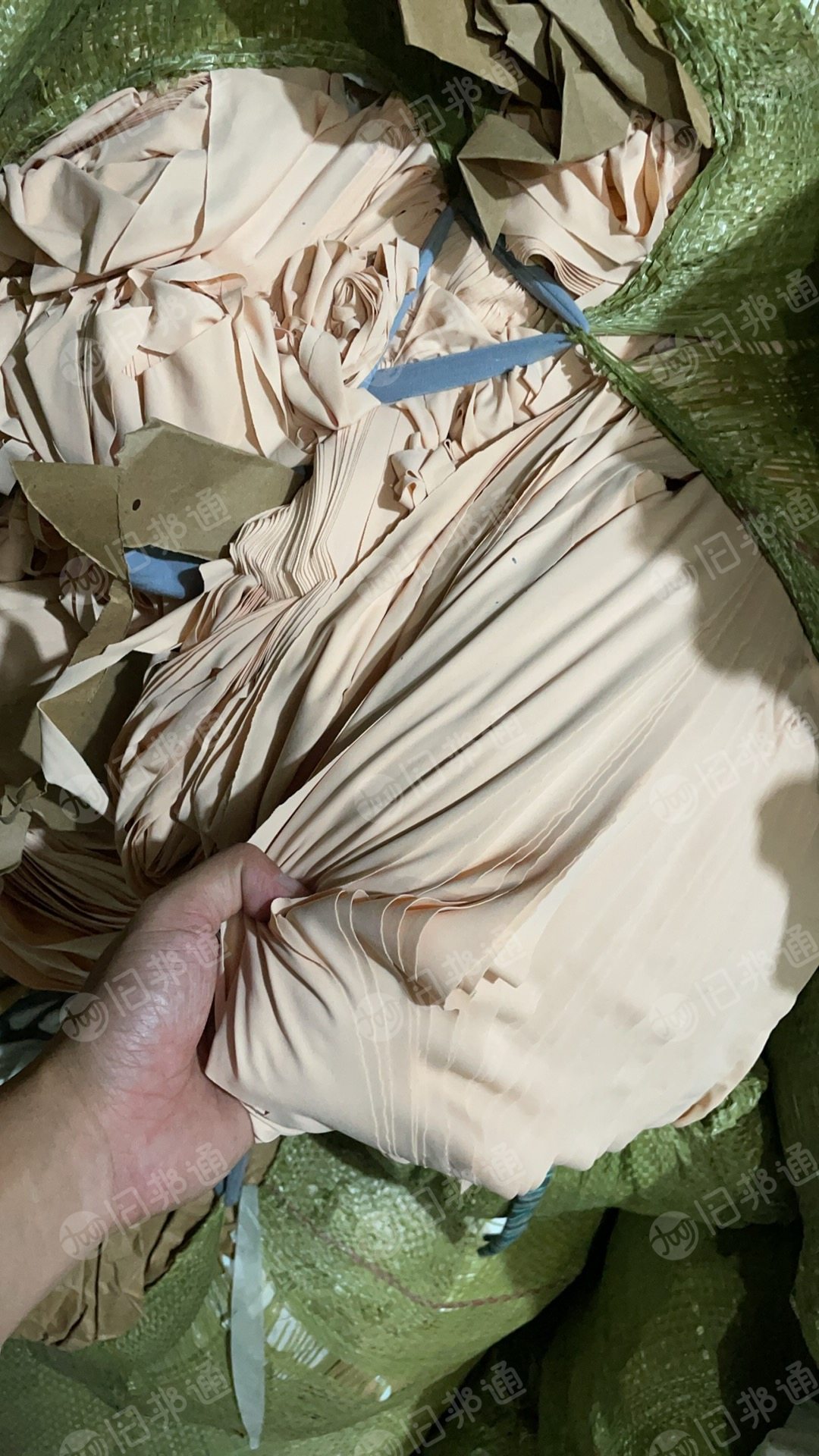 长期出售泳装废布统货，尼龙废布，尼龙边角料，现货十五吨左右