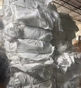 长期出售白色PE复合PET无纺布，复合无纺布，造粒用，现货有七八吨，货在浙江嘉兴