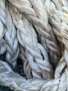 长期出售混纺麻绳，里边是纯麻，外边是化纤，是吉林产的，现货有13.5米一车，货在浙江舟山