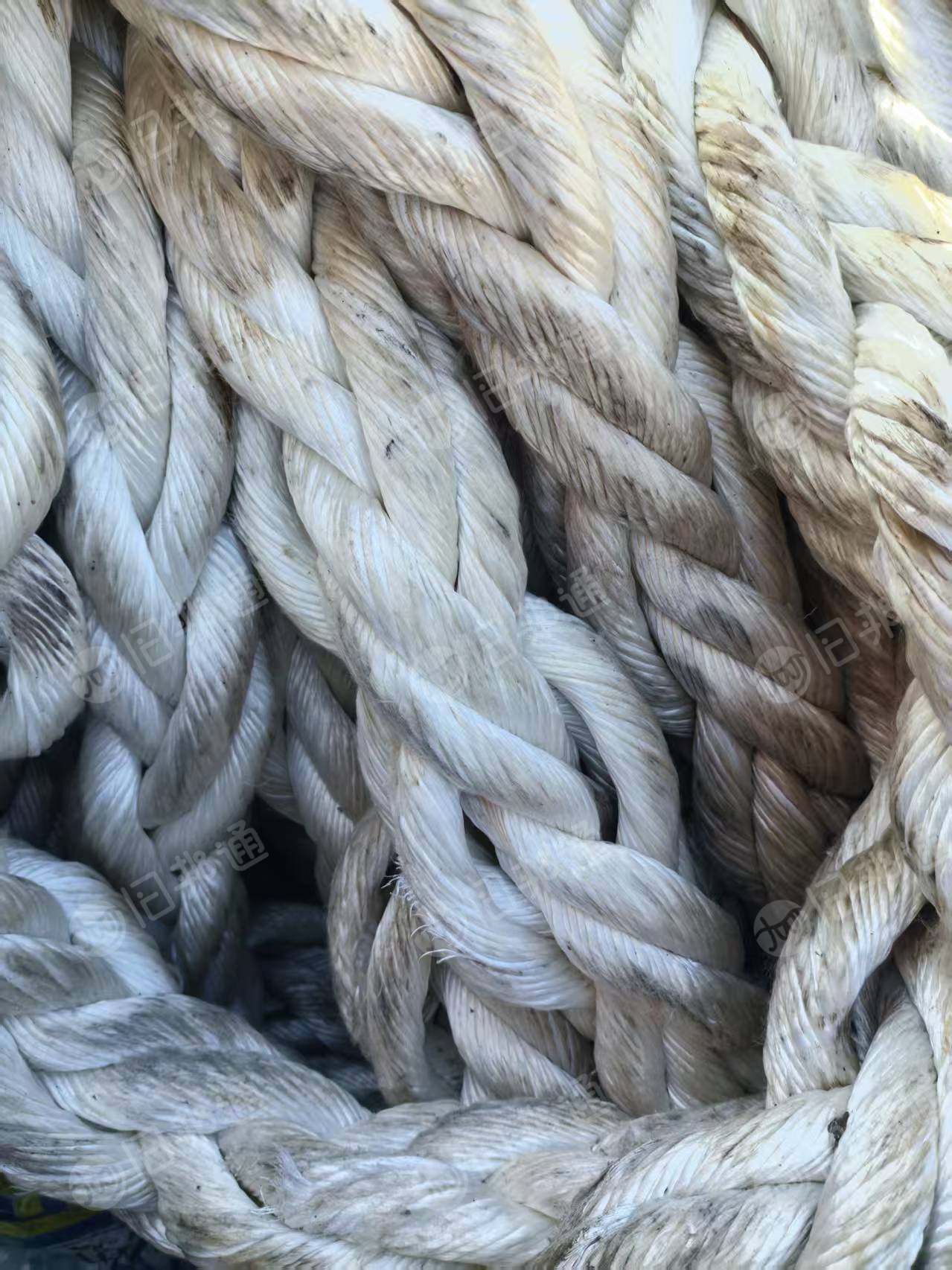 长期出售混纺麻绳，里边是纯麻，外边是化纤，是吉林产的，现货有13.5米一车，货在浙江舟山