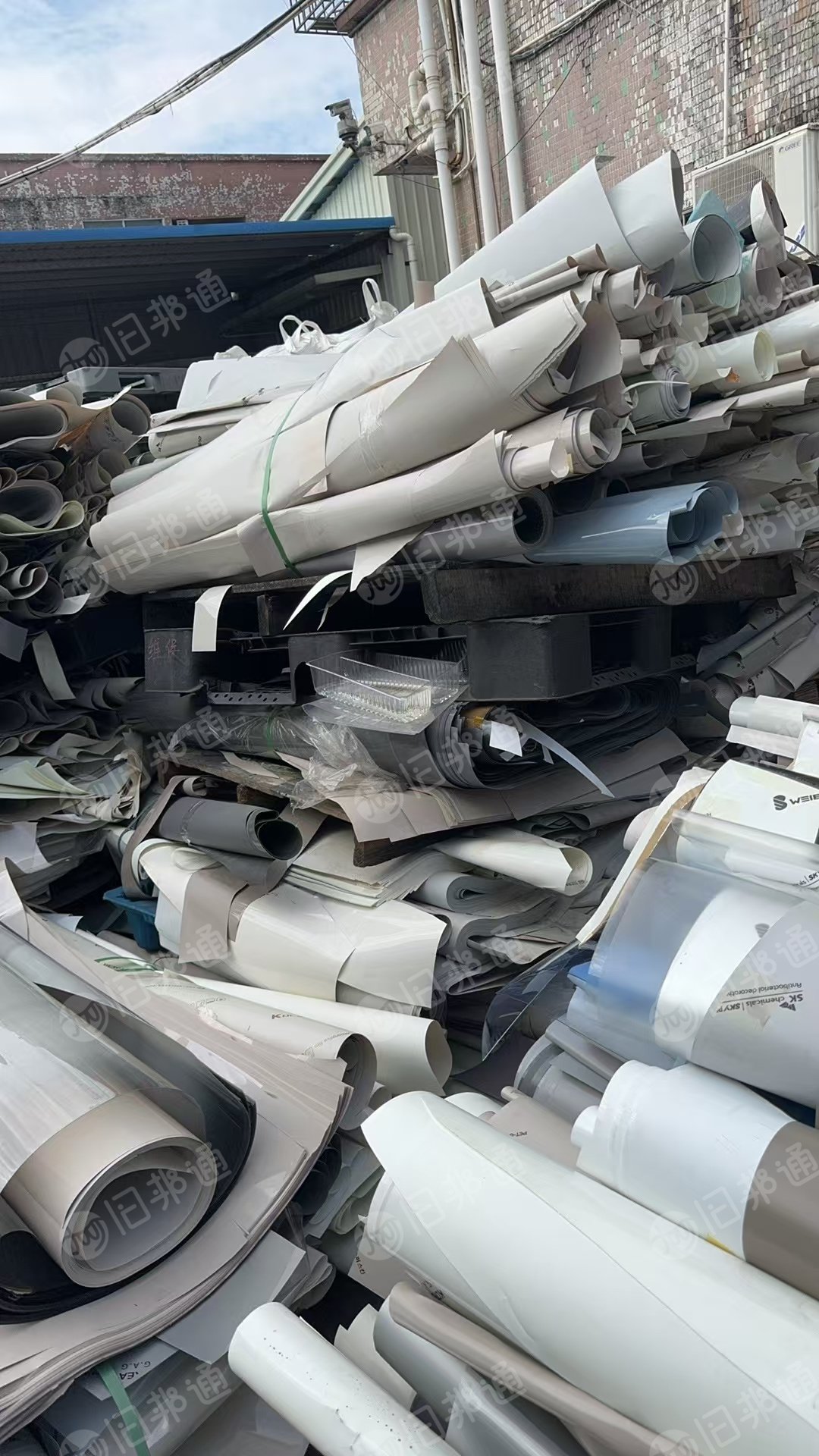 出售PET家具膜废料，现货7/8多