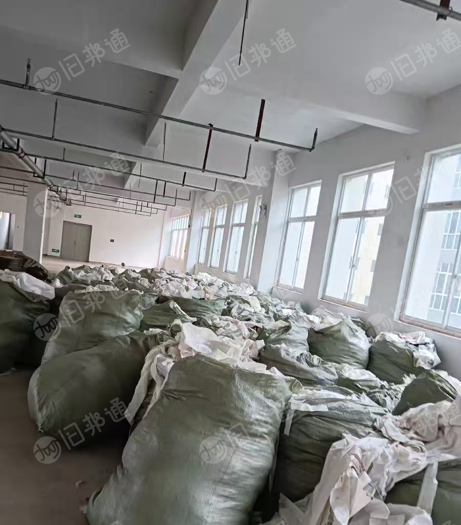 长期出售废布边角料,做挡门帘的边角料,基本是白色,涤纶材质,有带胶,货在江西吉安