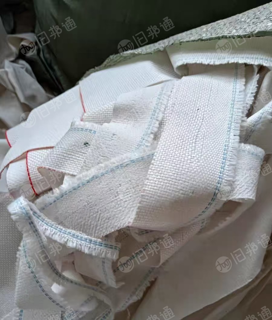 长期出售废布边角料,做挡门帘的边角料,基本是白色,涤纶材质,有带胶,货在江西吉安