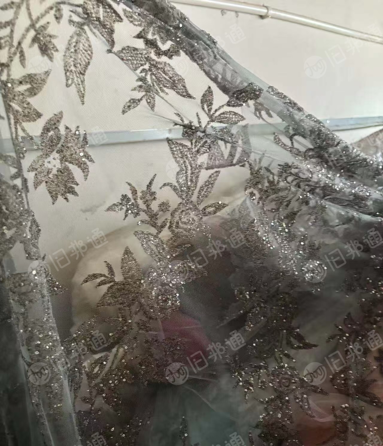 出售六角网布洒金,网纱布,库存布,处理布,现货有4吨,货在浙江绍兴