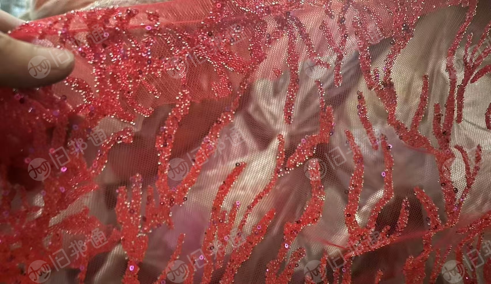 出售六角网布洒金，网纱布，库存布，处理布，现货有4吨，货在浙江绍兴