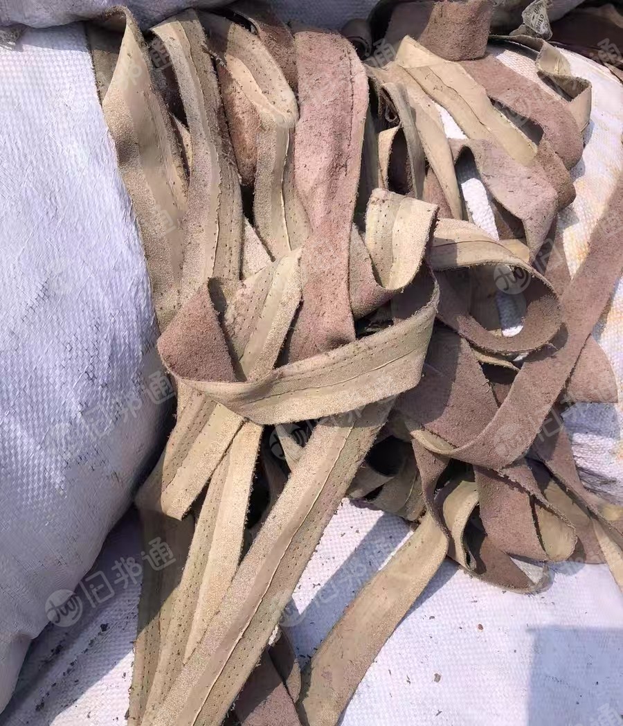 出售雪地靴边角料,烧的时候冒黑烟,有部分可以拉丝,现货有五六吨。货在浙江嘉兴