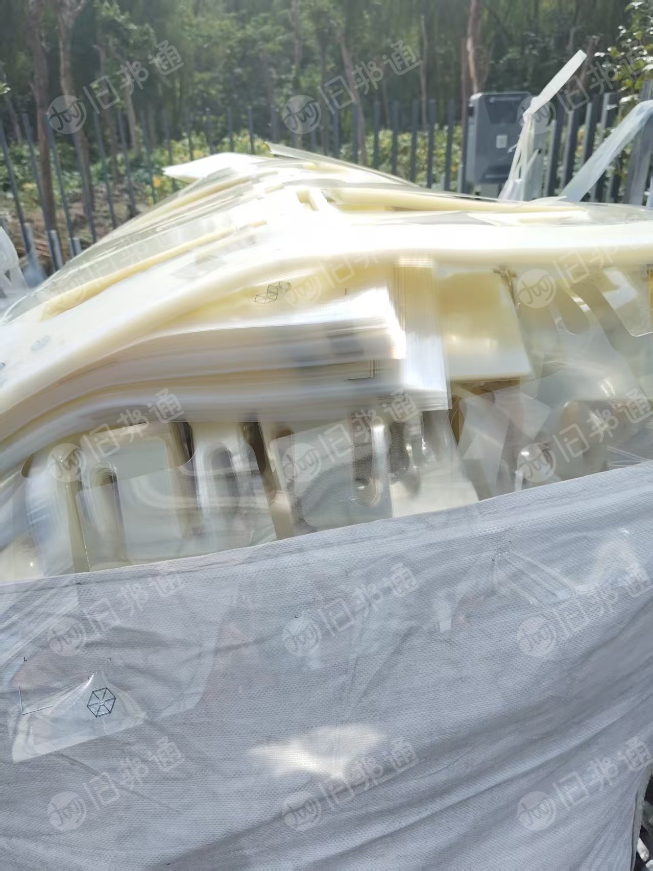 出售pet复合无纺布，2+1的复合料，带胶，现货100吨