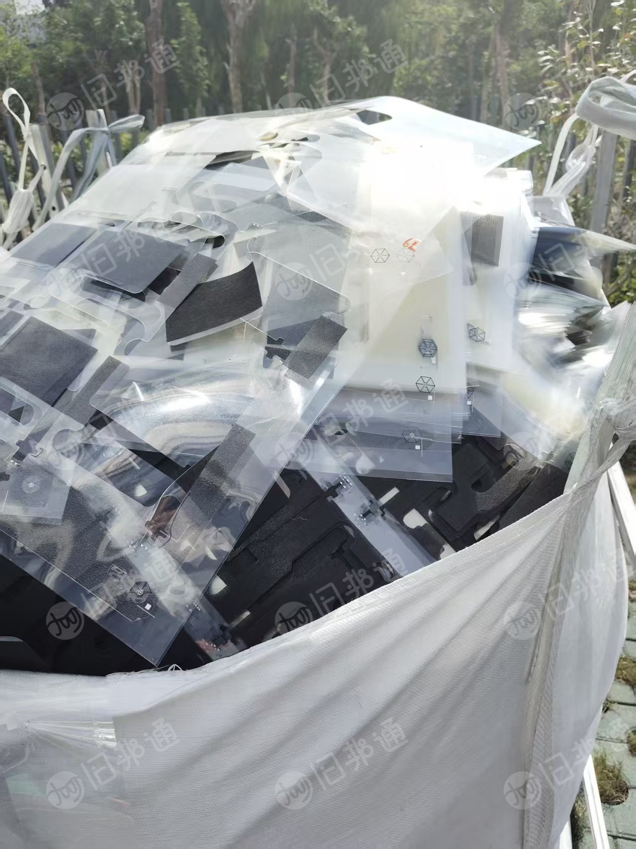 出售pet复合无纺布，2+1的复合料，带胶，现货100吨