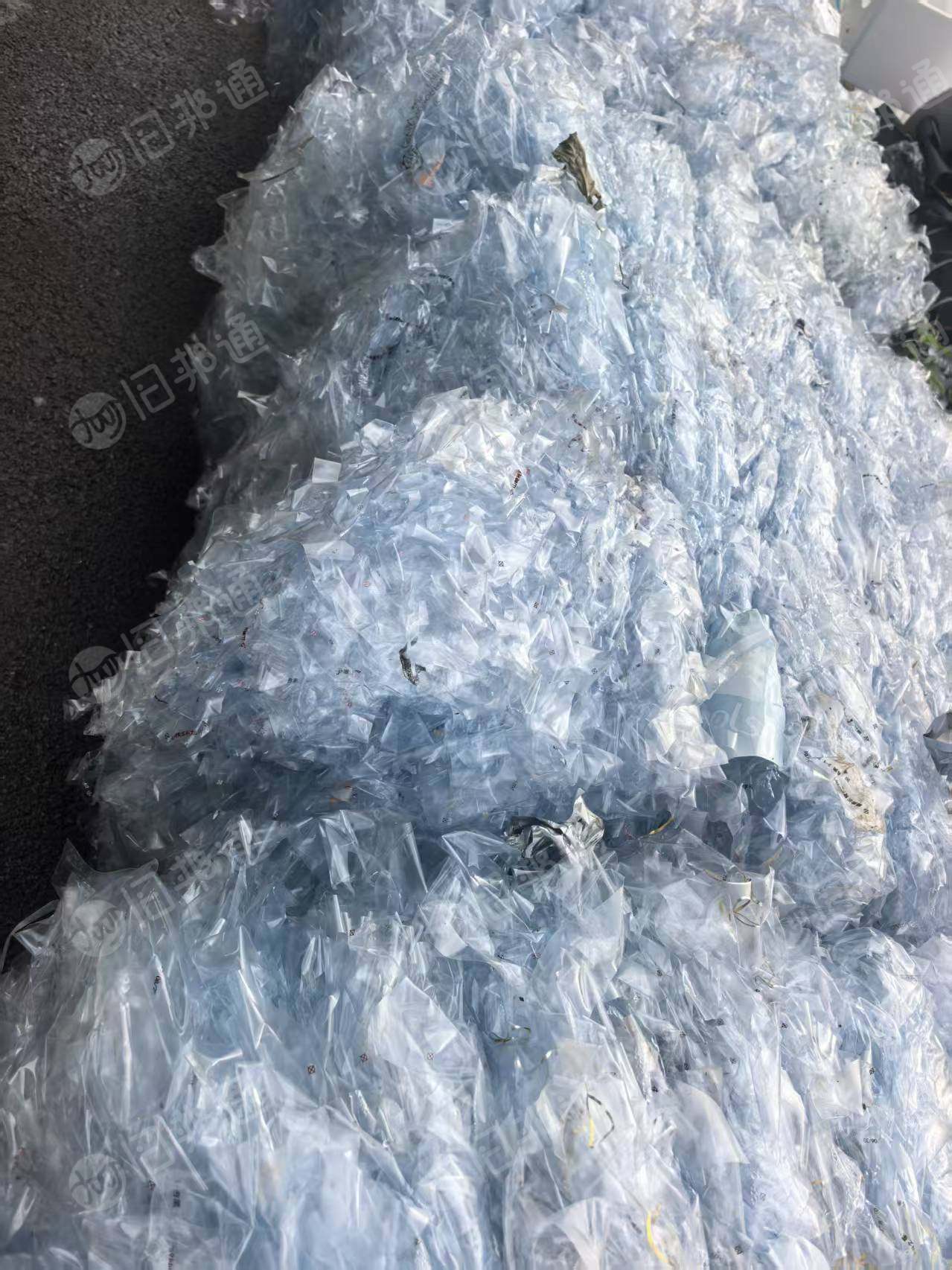 出售软质PVC废料， 单面带胶，透明PVC料，现货15吨