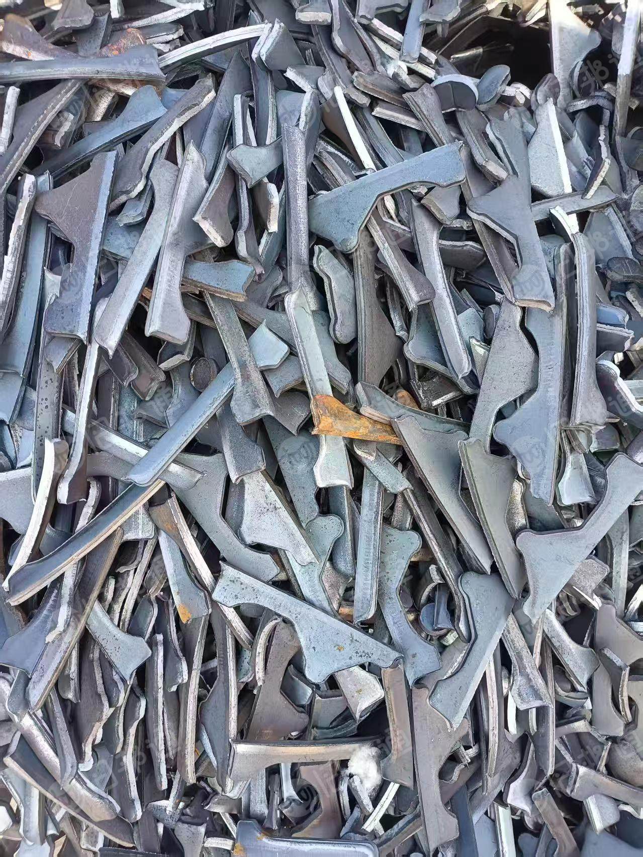 出售废钢，钢板料，冲豆，大量现货