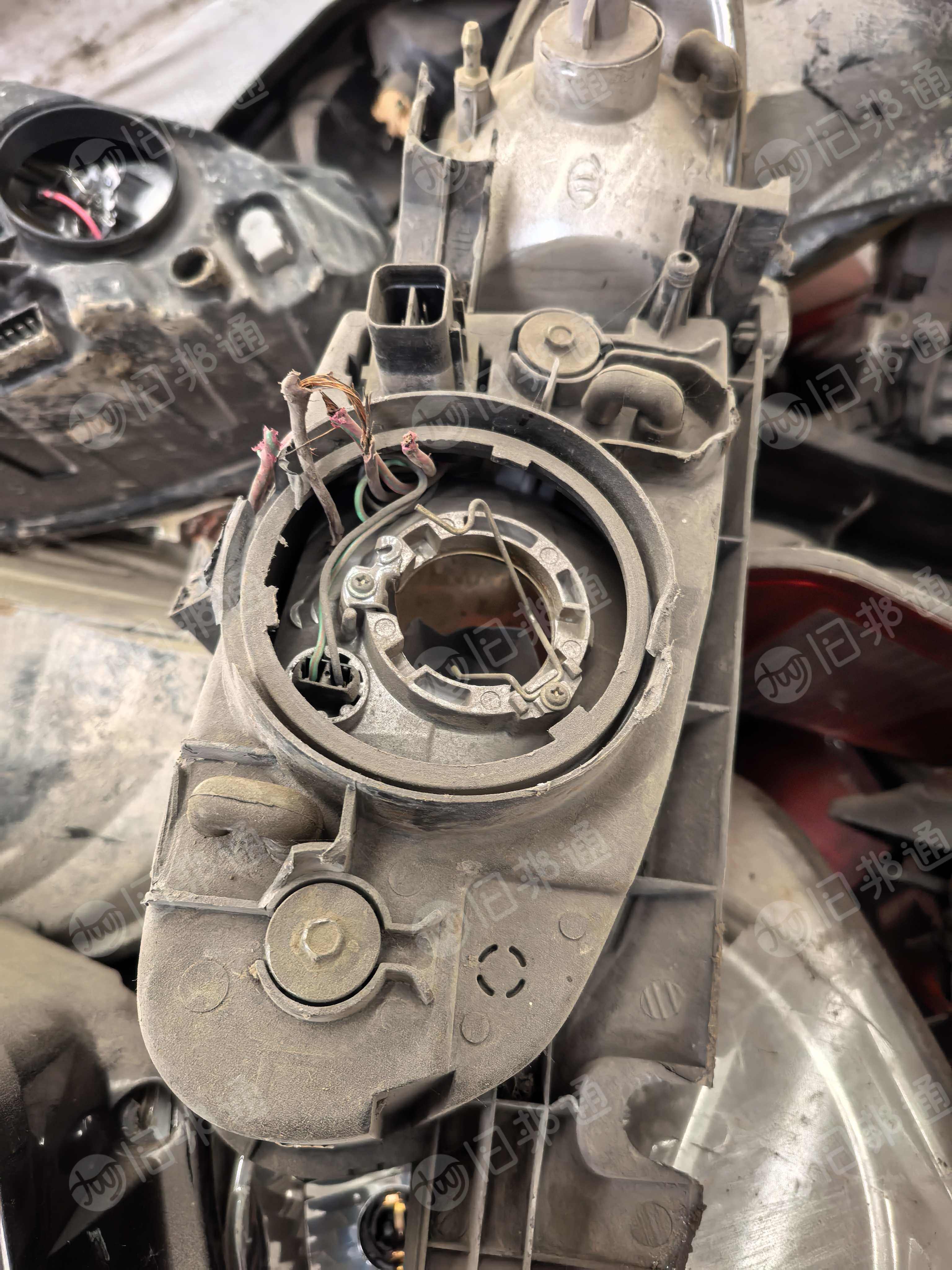 大量出售汽车大灯，现货几车