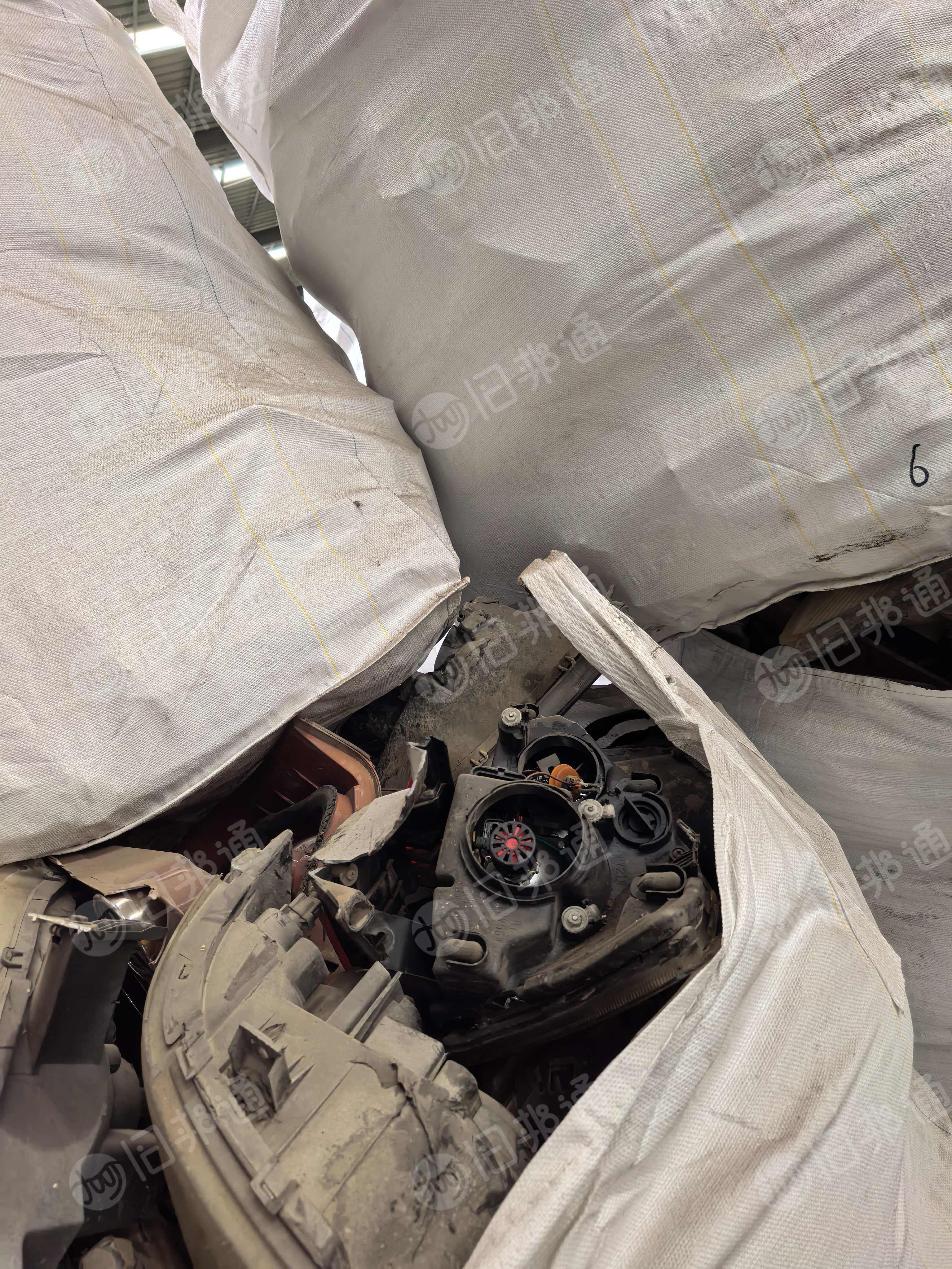 大量出售汽车大灯，现货几车