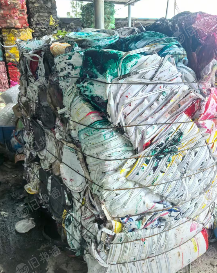 长期出售花丙压块，涂料桶压块