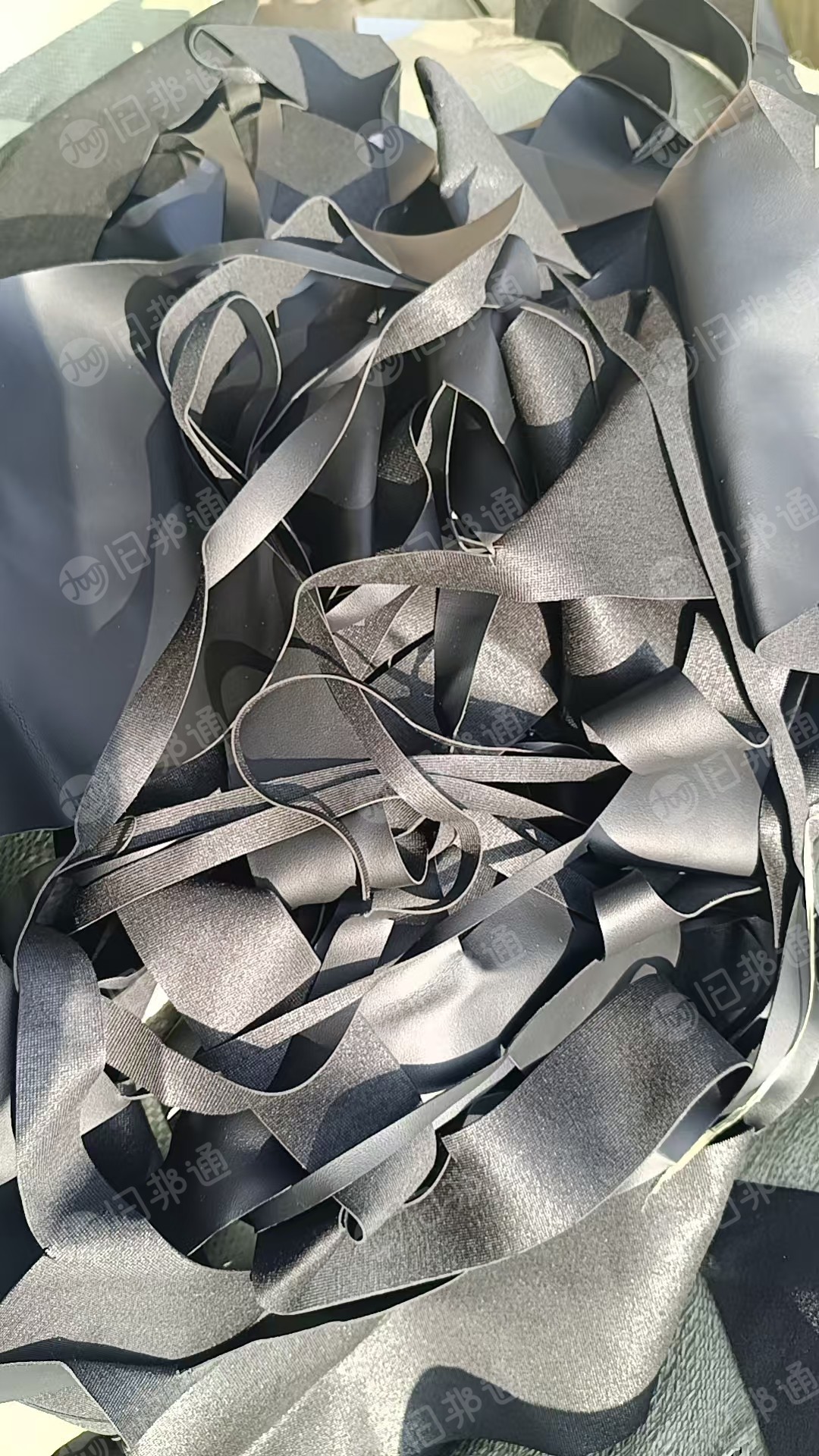 长期出售按摩床下来的pvc皮革，pvc皮革边角料，月供10吨