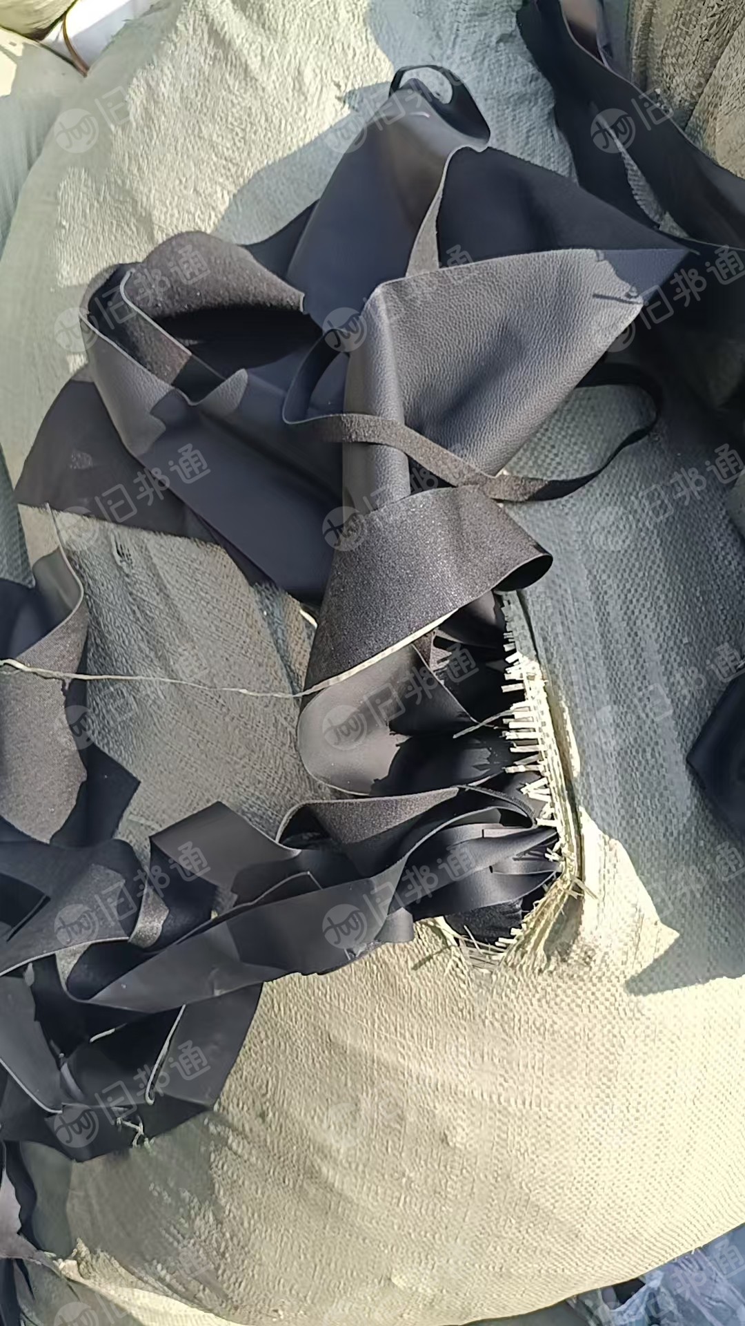 长期出售按摩床下来的pvc皮革，pvc皮革边角料，月供10吨