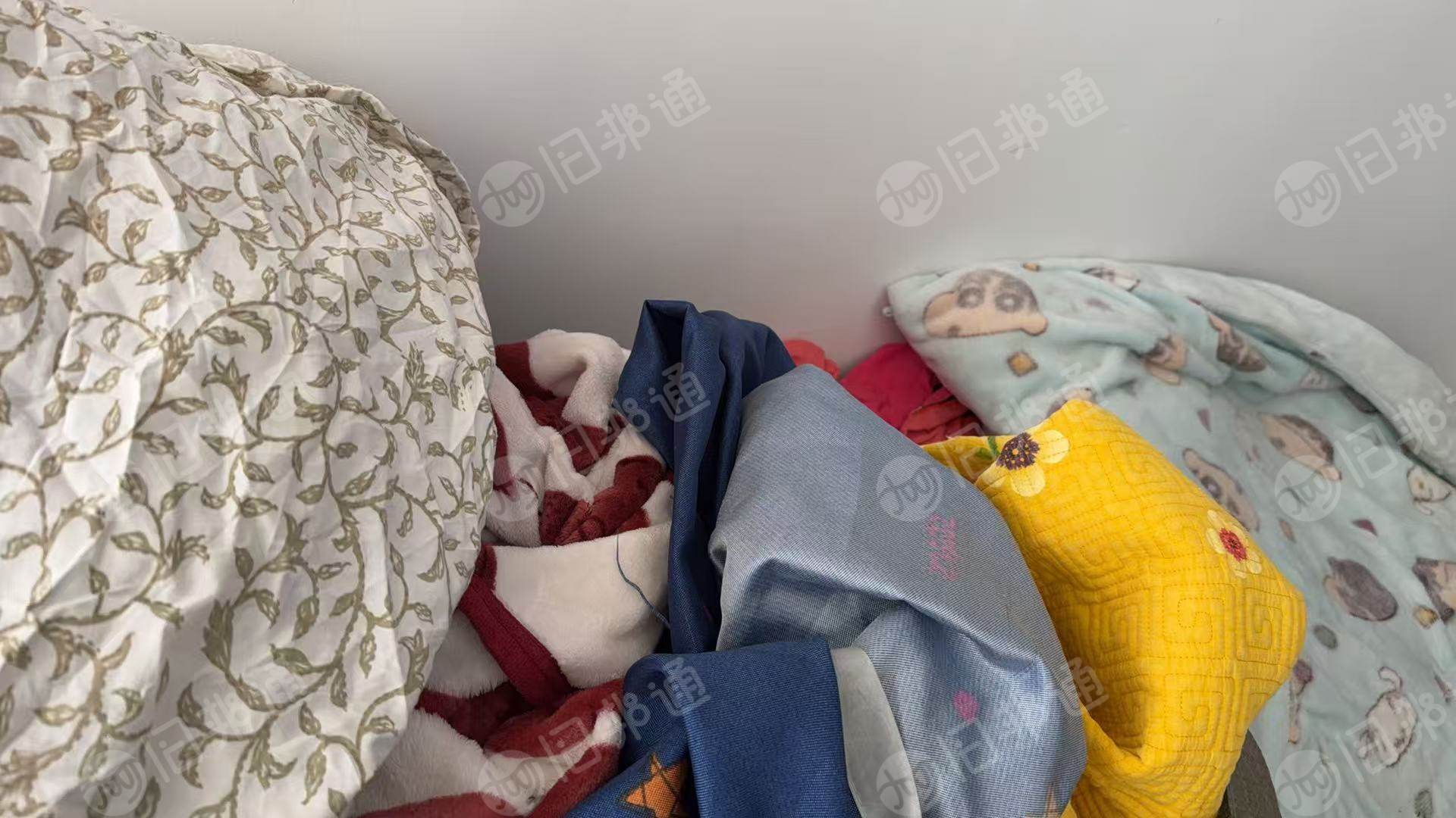 长期出售纯化纤的床单被罩，床单床品，现货三吨多