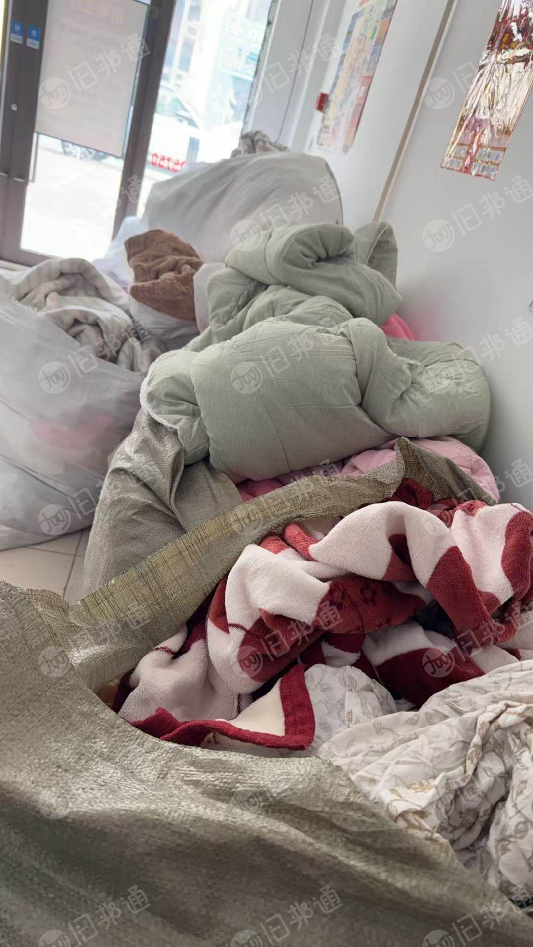 长期出售纯化纤的床单被罩，床单床品，现货三吨多