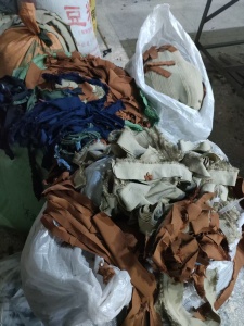 长期出售裁床厂下来废布，碎布，月供几吨，货在江西南昌
