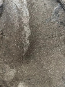 长期出售白边铝箔下来的氧化铝，高温碳化过的，现货20吨左右