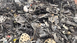 出售汽车厂下来的各种尼龙废料，尼龙水箱，尼龙进气管等