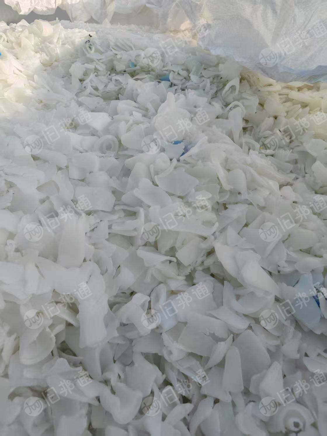 出售PE低压胶水瓶破碎料，现货一挂