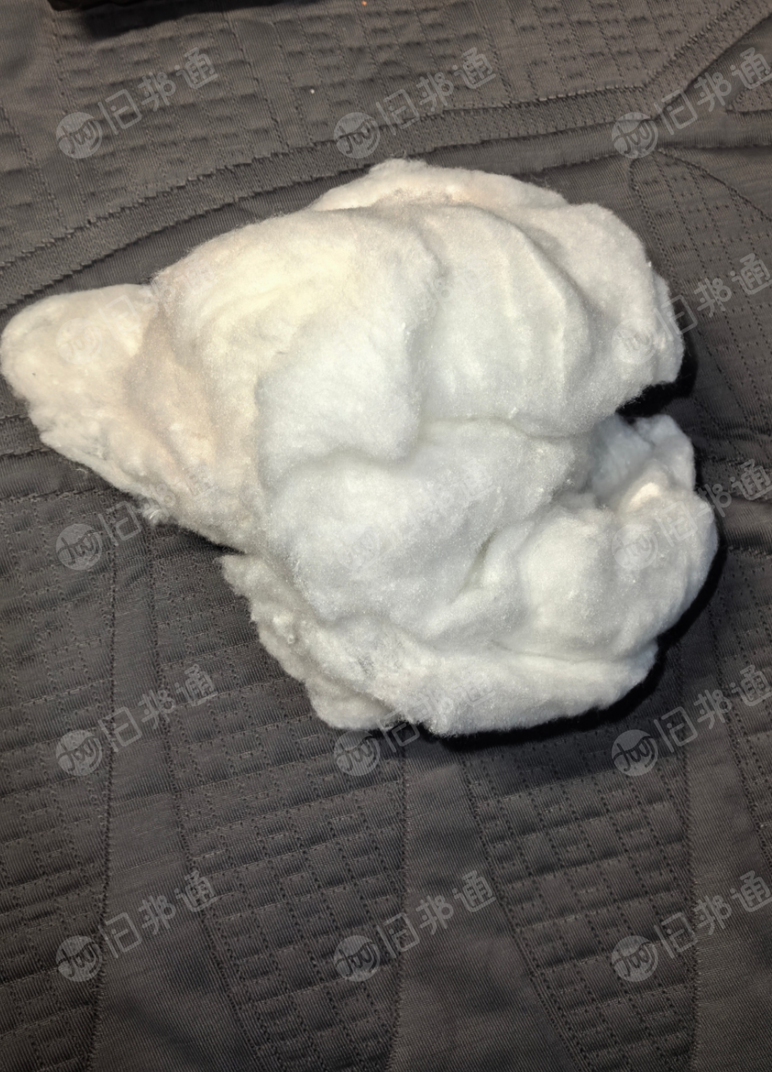 本厂出售再生棉（开花料），化纤棉，高强度拉力、抛度好、纤维长，月供200吨，针对针刺棉厂、土工布等