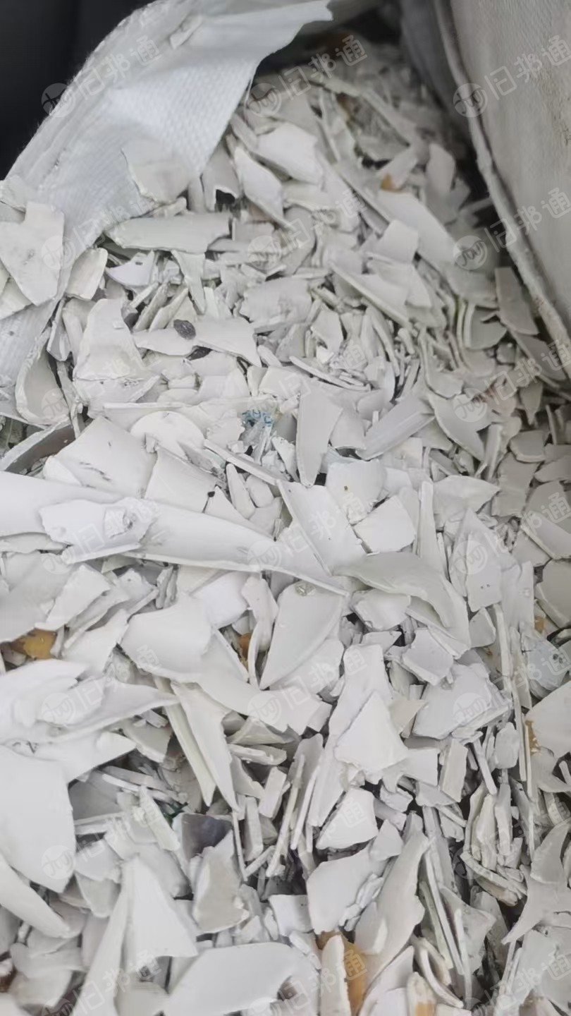 出售硬质PVC大小管破碎料,小管占比7成左右