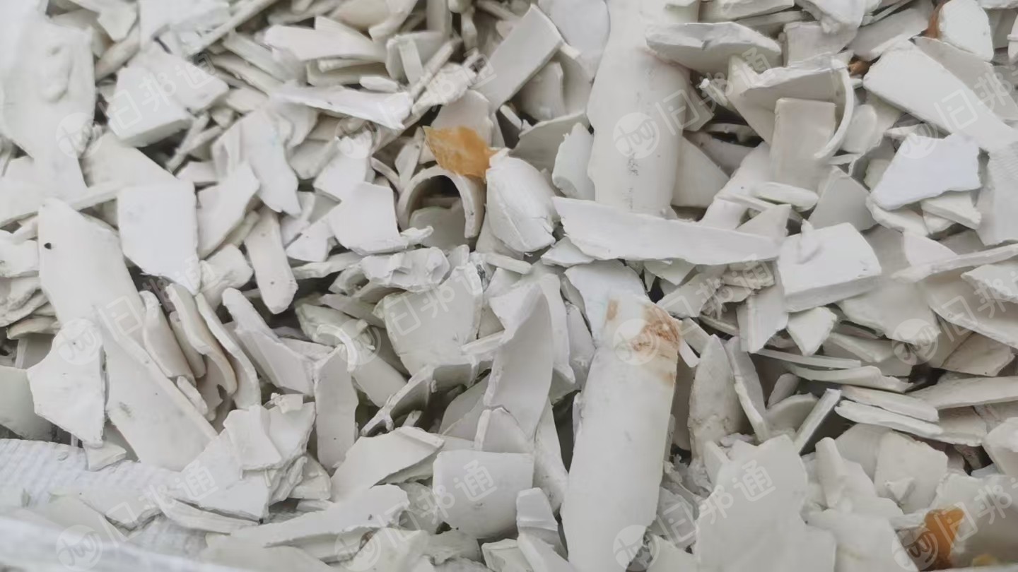 出售硬质PVC大小管破碎料,小管占比7成左右