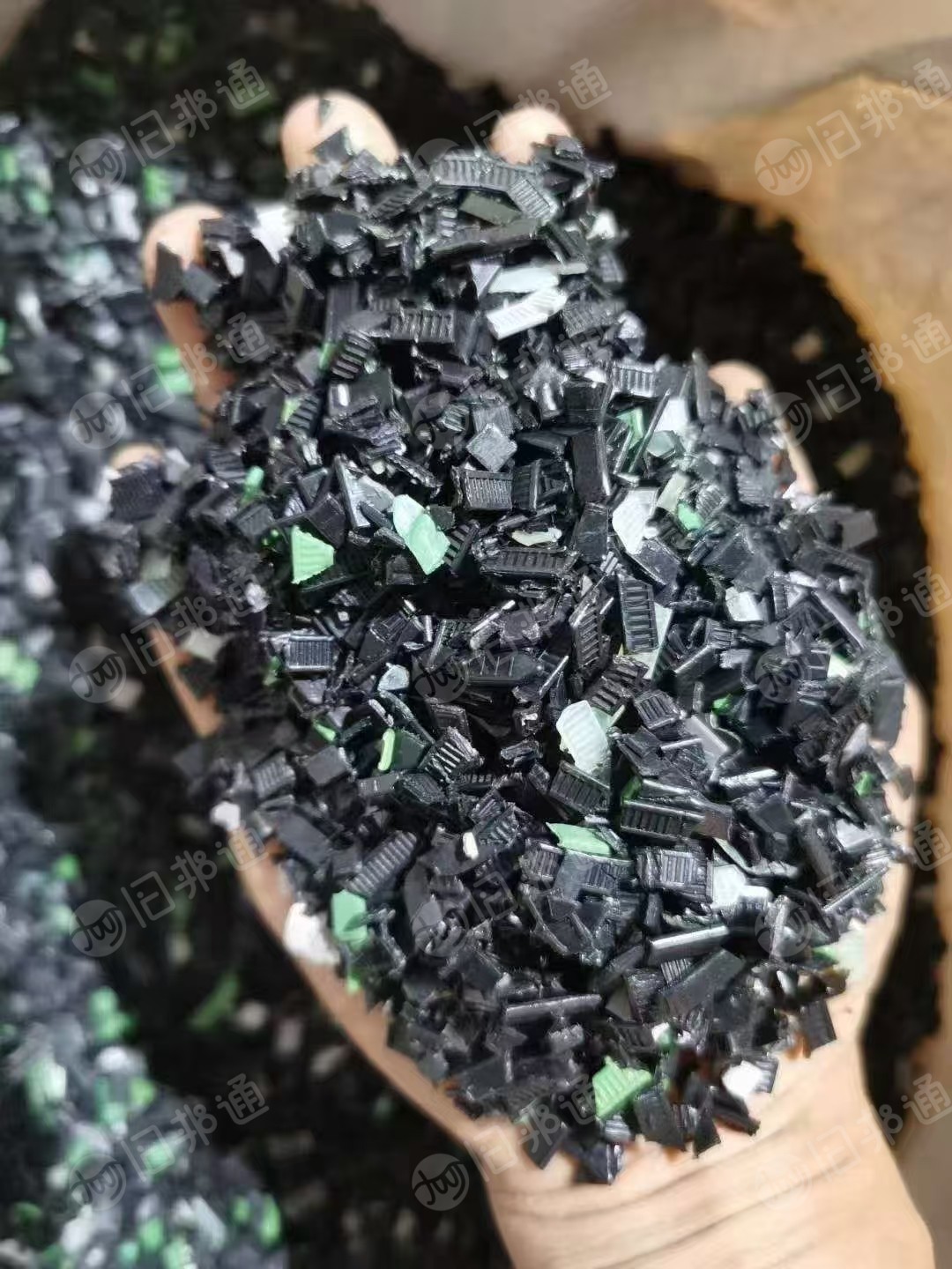 长期出售尼龙扎带破碎料，杂色的，现货20吨左右