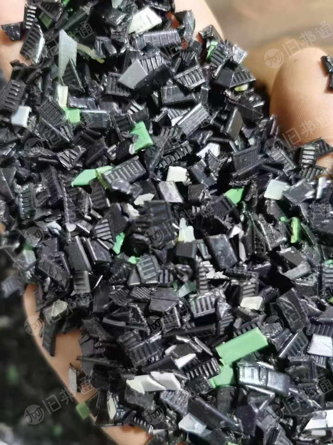 长期出售尼龙扎带破碎料，杂色的，现货20吨左右