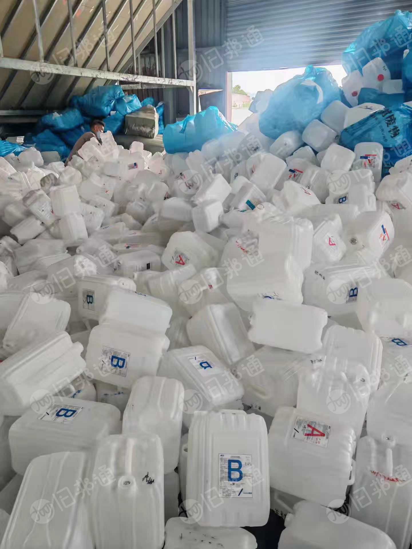 长期出售纯透析桶破碎料，ab桶破碎料，现货一挂车