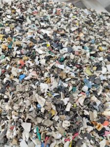 出售杂塑料，用于烧火，炼油