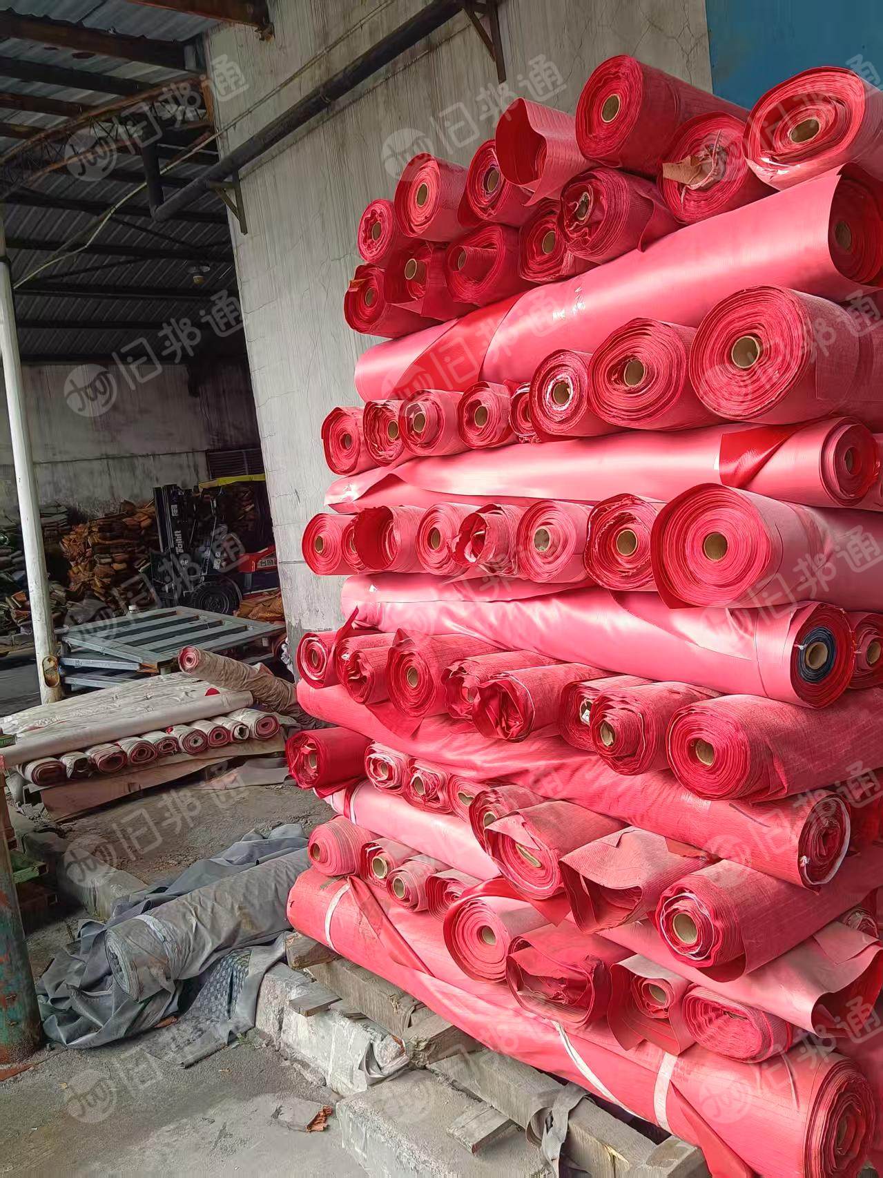 出售红色PVC皮革,库存PVC皮革,二等品,货在江苏无锡江阴