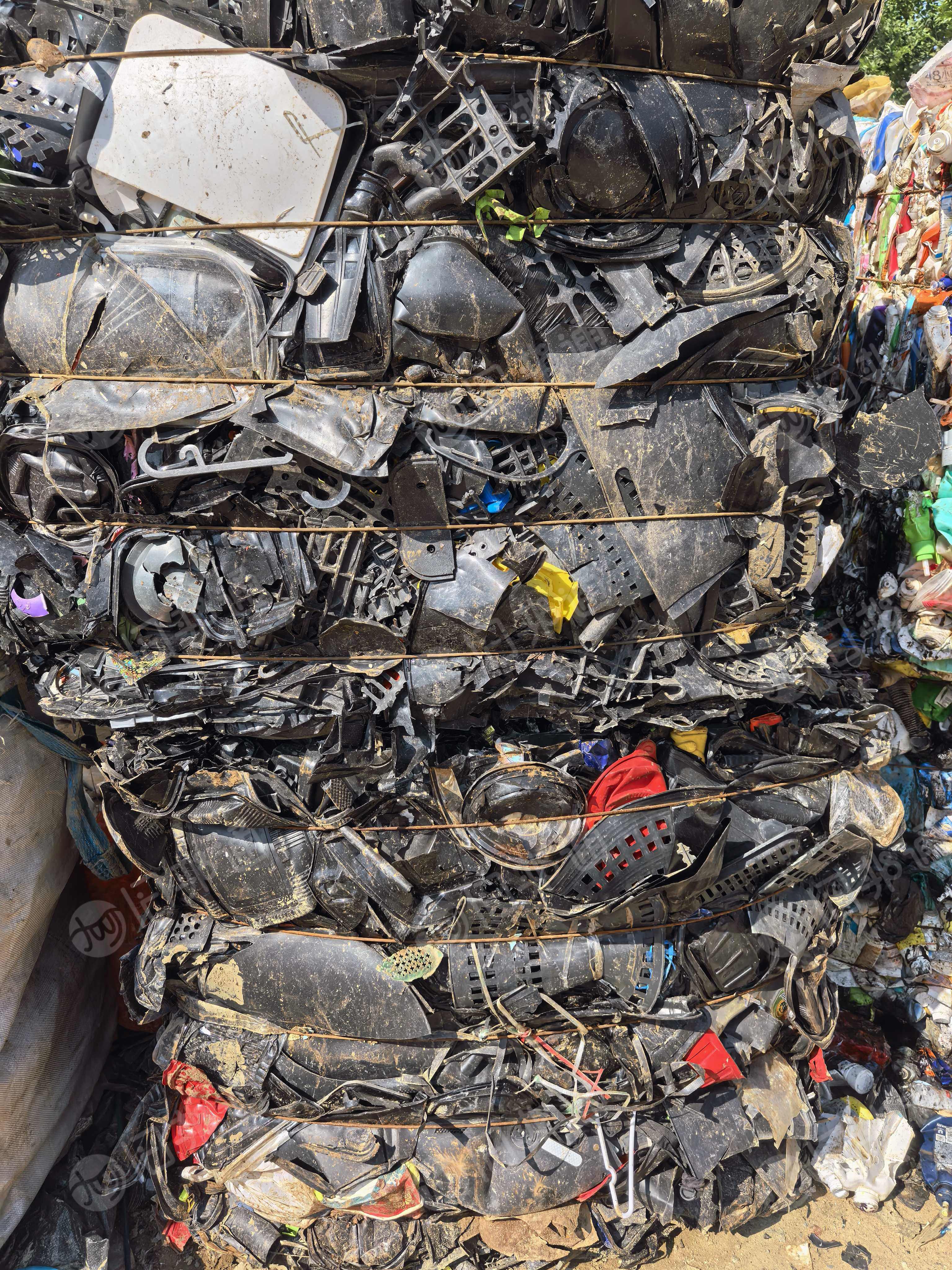 出售黑丙压块，月供1挂车多